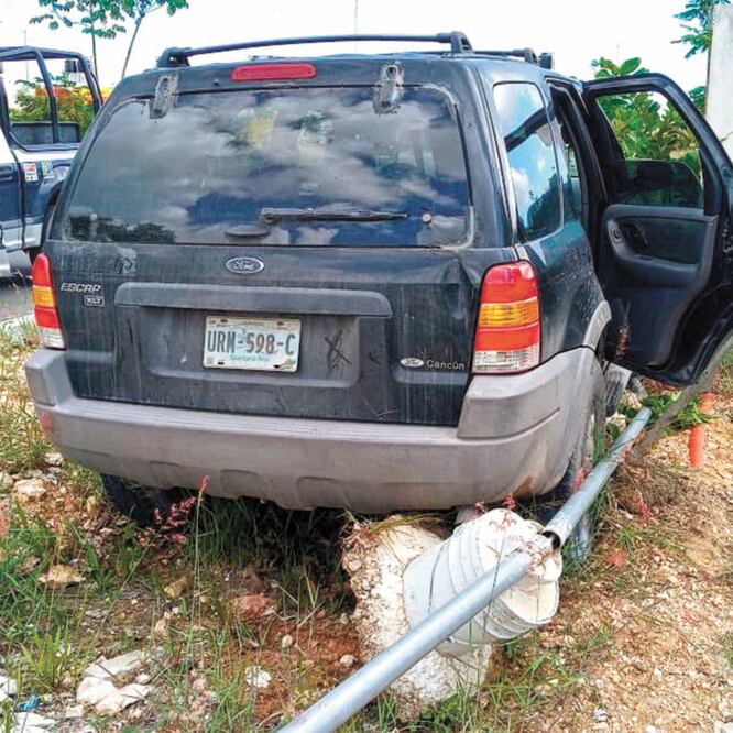 Los indicios. Sujetos que circulaban en una camioneta negra abrieron fuego contra los agentes que viajaban en moto. CORTESÍA