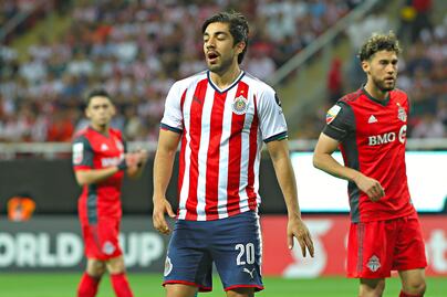 Rodolfo Pizarro es multado por la directiva de Chivas