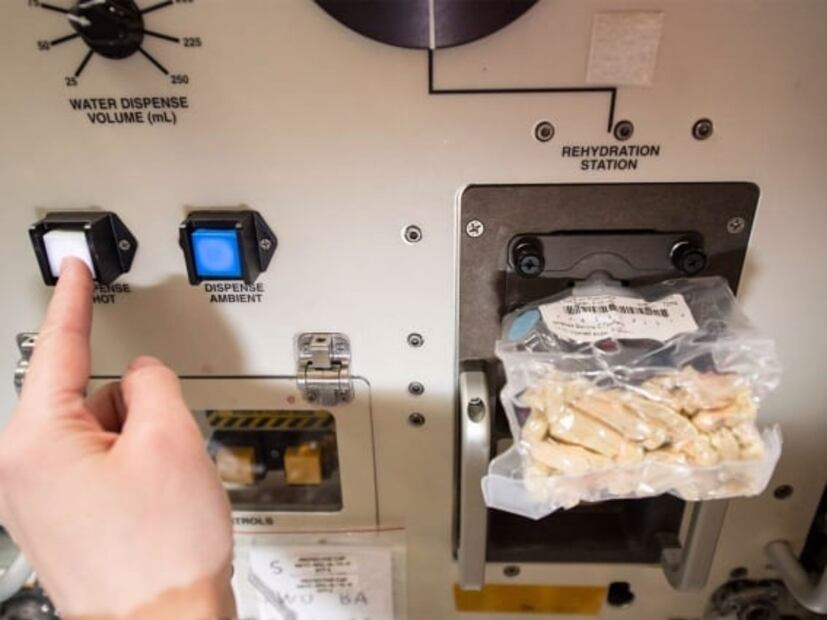 Por qué es peligroso comer pizza en el espacio
