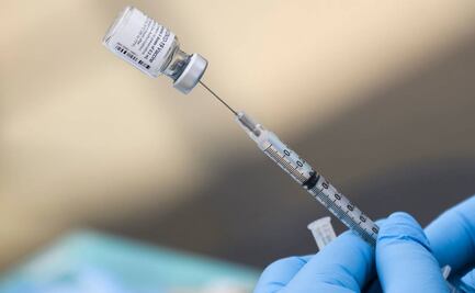 Tercera dosis de vacuna reduce 96% riesgo de sufrir cuadro grave de Covid, según estudio