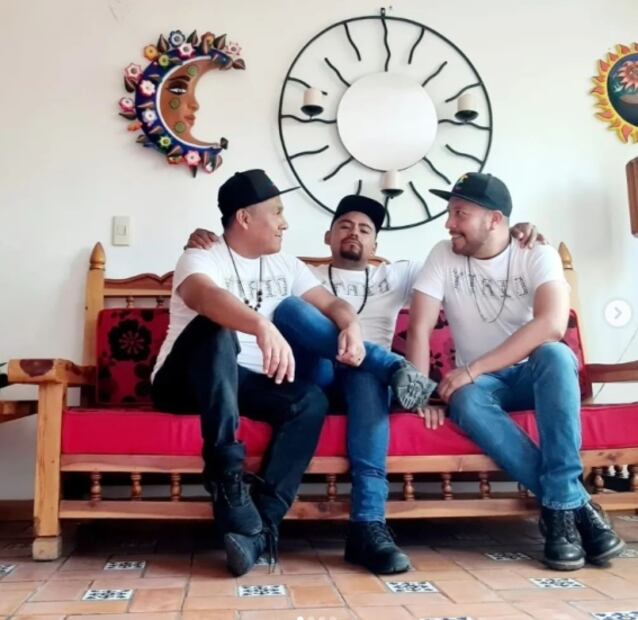 "Amor de tres no es una mala relación": Así viven “los pardos” su poliamor, entre brillo y desinformación