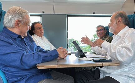 AMLO supervisa con Carlos Slim tramo del Tren Maya en Campeche