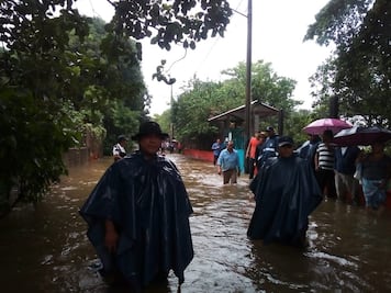 Tormenta tropical "Vicente" deja 12 muertos en Oaxaca; gobierno reconoce 11