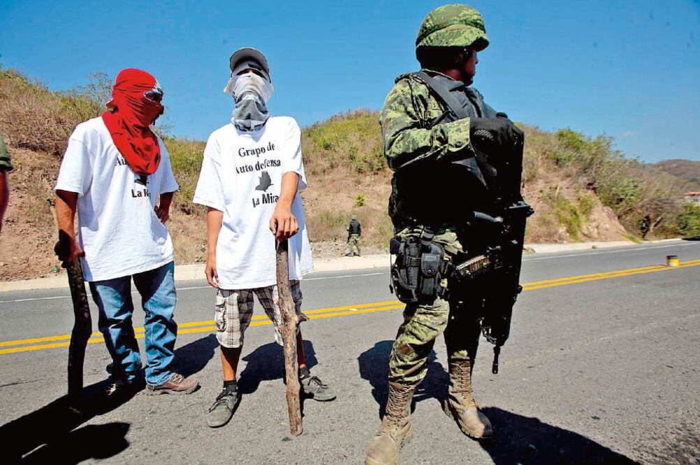 En las colonias populares los ciudadanos optaron por crear autodefensas, cerrar calles, realizar linchamientos, amenazas y simulacros (ARCHIVO EL UNIVERSAL)