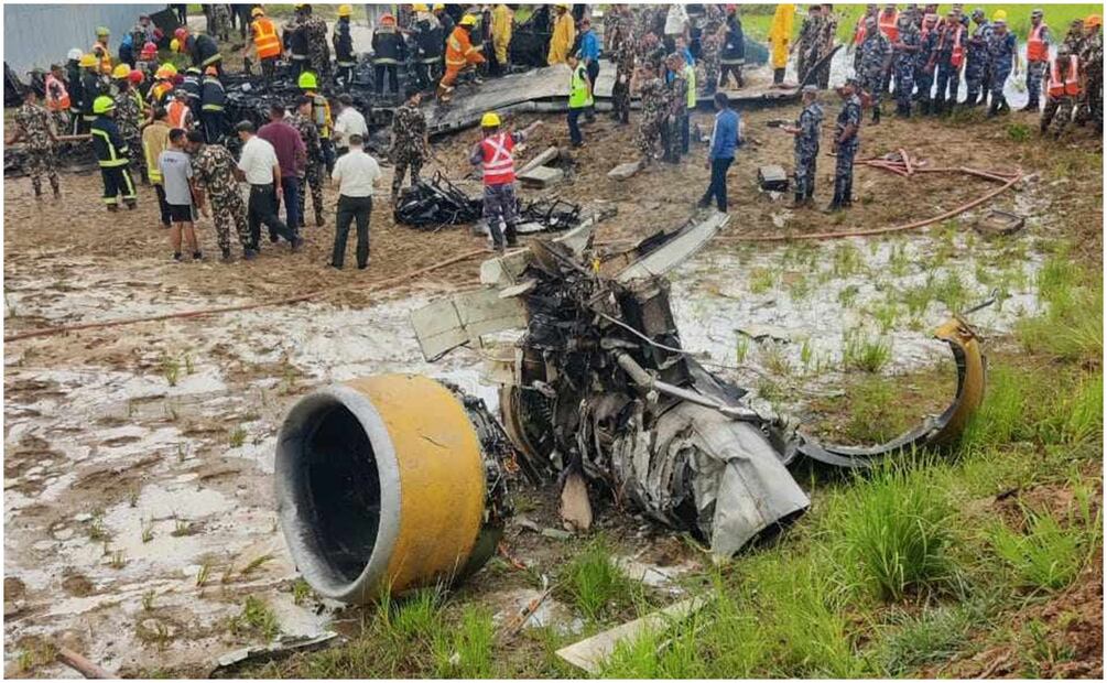 Avión con 19 pasajeros a bordo se despista y se estrella en Nepal; mueren 18. Foto: X (@NikhilCh_)