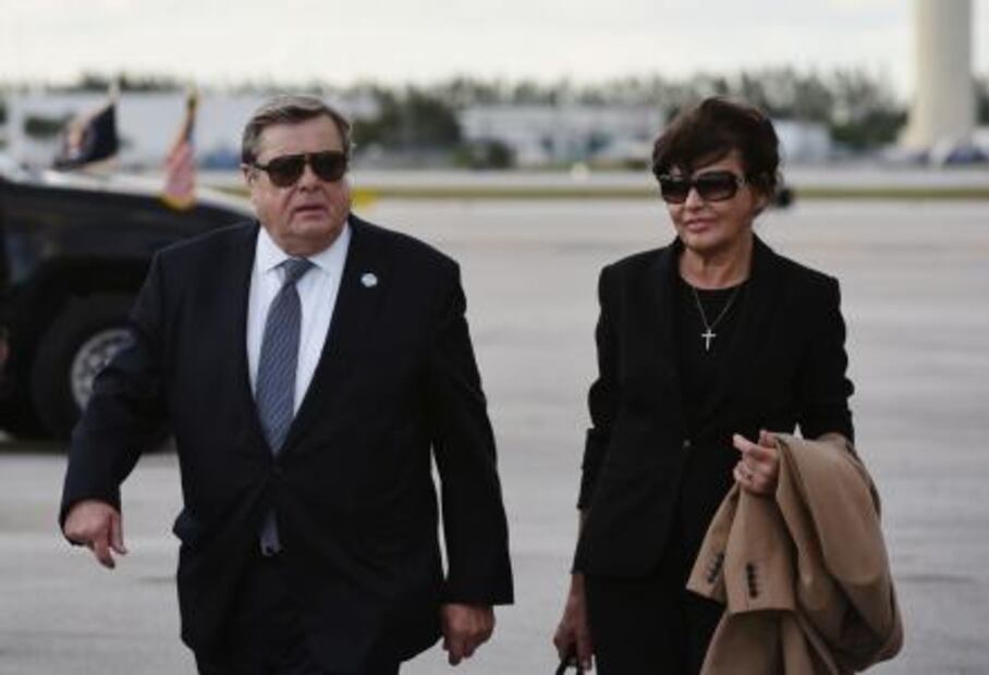 Padres de Melania logran residencia en EU con programa que Trump quiere eliminar