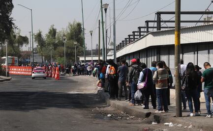 Cierre en estaciones de la Línea 9 del Metro ocasiona largas filas en servicio alterno