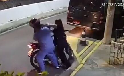 Pareja da golpíza y desarma a ladrón que intentó asaltarlos en calles de Brasil