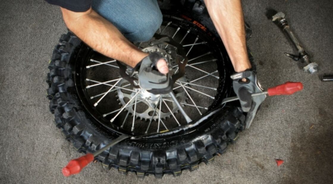 Cómo darle mantenimiento a una motocicleta