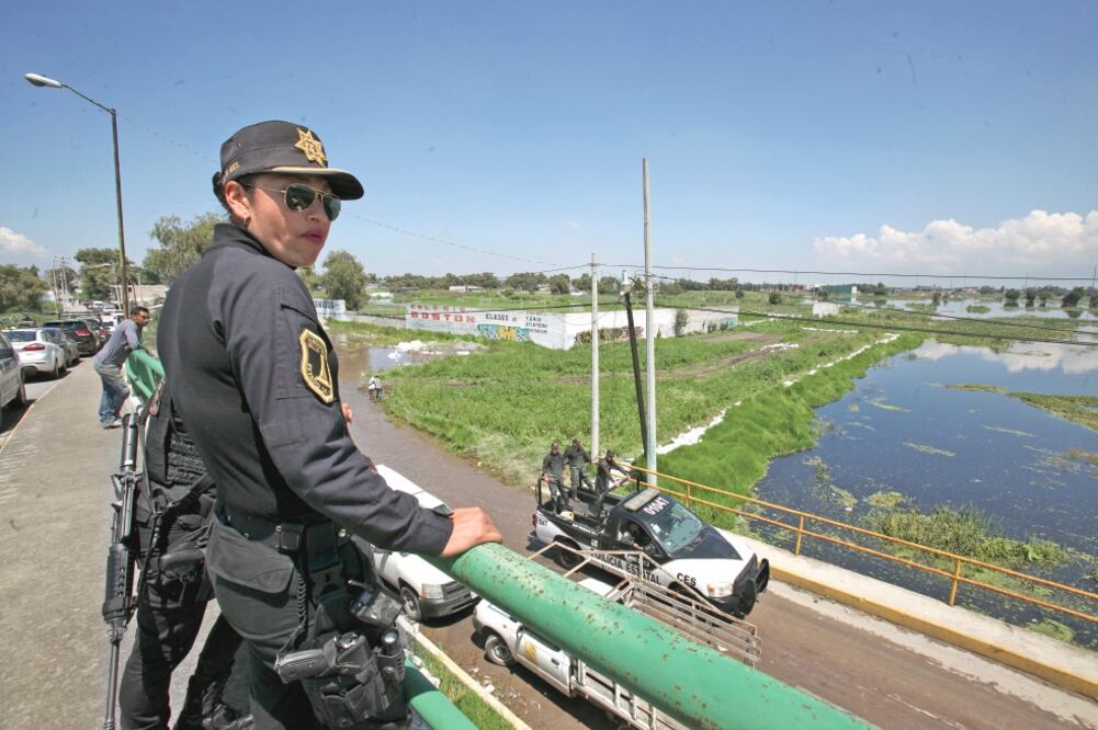 La Conagua elaboró una estrategia de ingeniería hidráulica para controlar el desbordamiento del Río Lerma, que permitió contener las aguas negras. (FOTOS: JORGE ALVARADO. EL UNIVERSAL)