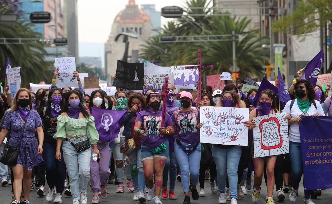 Miles de mujeres protestaron ayer en la Ciudad de México y en varios estados contra la violencia de género. Foto: Jorge Serratos. EL UNIVERSAL