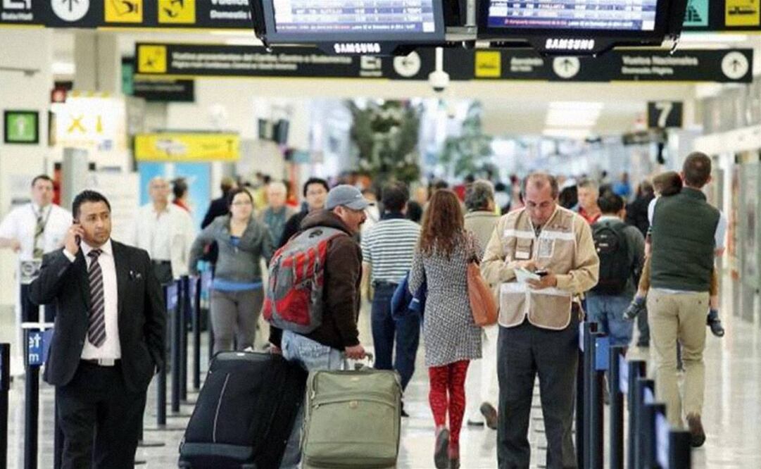 El AICM recordó que como concesionario es responsable de contar con la infraestructura suficiente para dar "servicios eficaces de despacho fronterizo en materia de migración". Foto: Archivo/EL UNIVERSAL