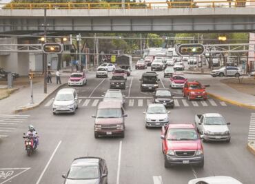 Este miércoles 27 de mayo no circulan autos con engomado rojo de todos los hologramas