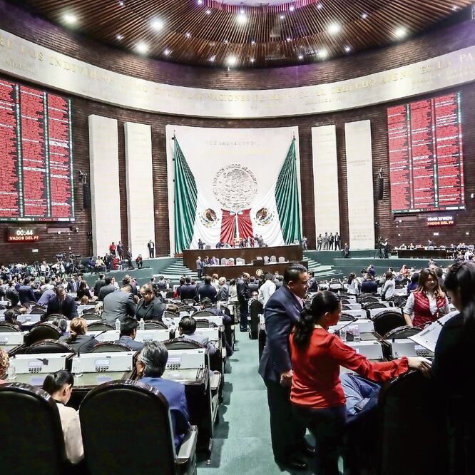 Aval. Los legisladores avalaron la Ley Orgánica de la Administración Pública Federal con las modificaciones del Senado. Foto: GERMÁN ESPINOSA. EL UNIVERSAL