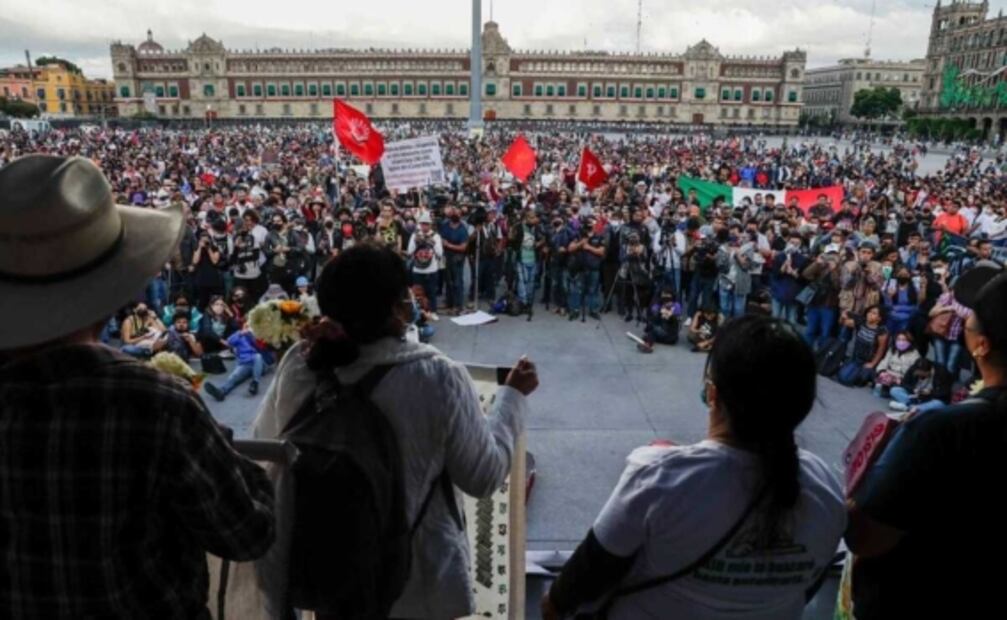Crónica de la marcha a 8 años de Ayotzinapa en 5 fotos