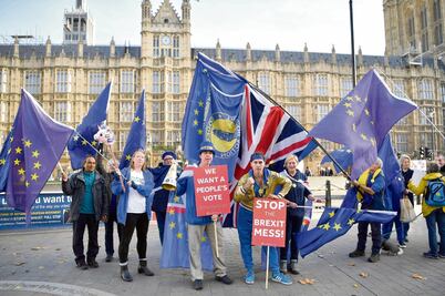 Premier de RU logra apoyo del gabinete al Brexit