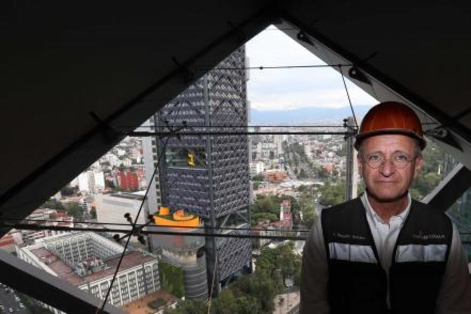 Torre Reforma: el contraste entre lo antiguo y lo moderno