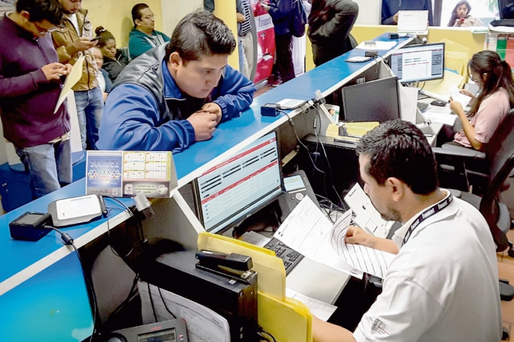 Falsos gestores de sofomes obtuvieron datos personales de empleados del magisterio con los cuales abrieron créditos a su nombre. (ARCHIVO EL UNIVERSAL)