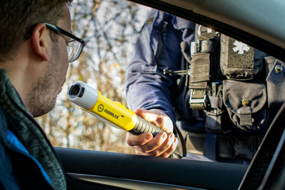 Alcoholímetro: conoce los límites legales de alcohol en sangre y aire espirado al conducir. Foto: Pexels