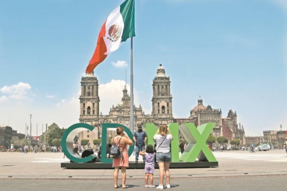 Cientos pasean en CDMX sin temor a tercera ola