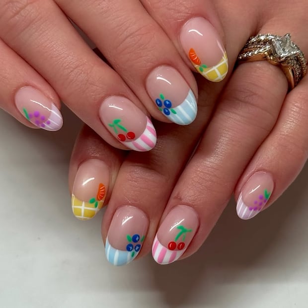 La manicura francesa es un diseño clásico que se puede adaptar a esta tendencia. Foto: Especial. Instagram @polisheddbyalyssa