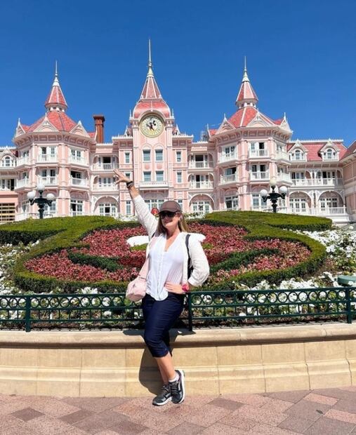 Erika Buenfil muestra cómo se llevan los pantalones capri a los 50