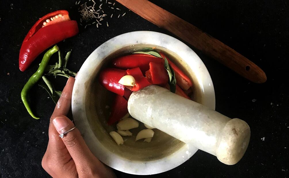Alimentos que te hacen sudar en exceso. Foto: Pexels