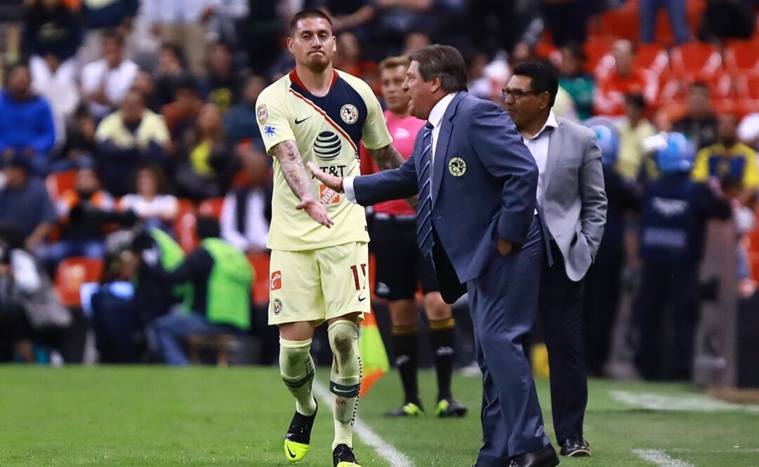 Nicolas Castillo y Miguel Herrera en festejo durante el juego de la jornada 8 del CL2019. FOTO/IMAGO7