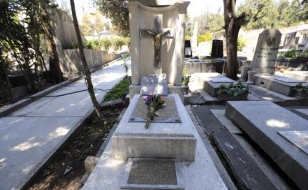 Sus restos descansan en la sección especial para actores de la ANDA en el Panteón Jardín
