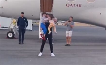 Checo Pérez tuvo un emotivo recibimiento de sus hijos tras el GP de Japón