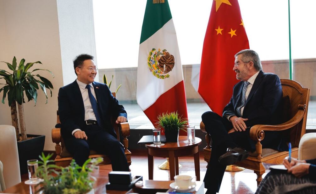 Canciller De la Fuente se reúne con embajador de China ante aranceles a automóviles ligeros (12/09/2025). Foto: Especial