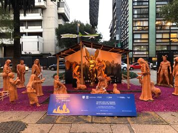 Inauguran en Reforma muestra de nacimientos y piñatas