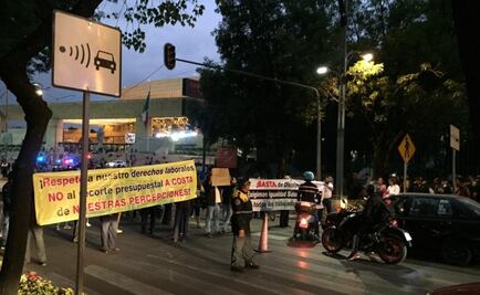 Trabajadores del INBAL cierran Paseo de la Reforma