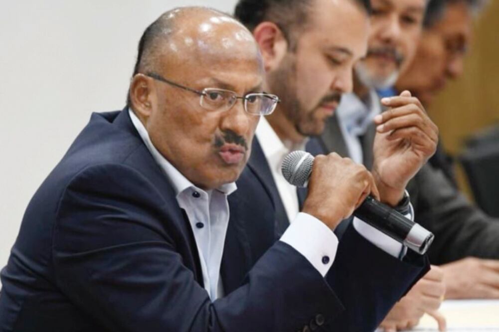 No es sepulturero. René Juárez dijo que es dirigente de un partido y no trabaja en un panteón para enterrar al PRI. (ARCHIVO EL UNIVERSAL)