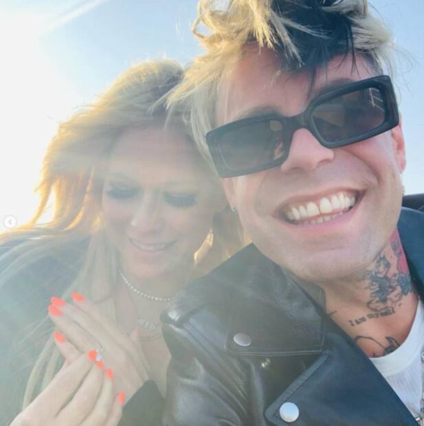¡Avril Lavigne se compromete! Así fue el romántico momento en París