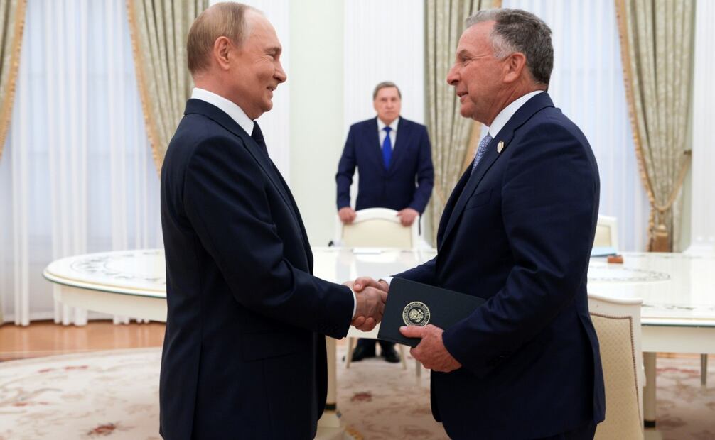 El presidente ruso, Vladímir Putin (izq.), y el enviado especial de EU para Oriente Medio, Steve Witkoff, previo a una reunión en el Kremlin, en Moscú, Rusia, el 6 de agosto de 2025. Foto: EFE