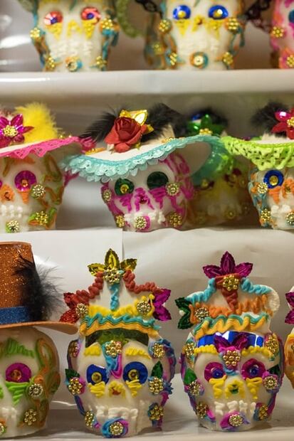 Qué elementos lleva la ofrenda de Día de Muertos