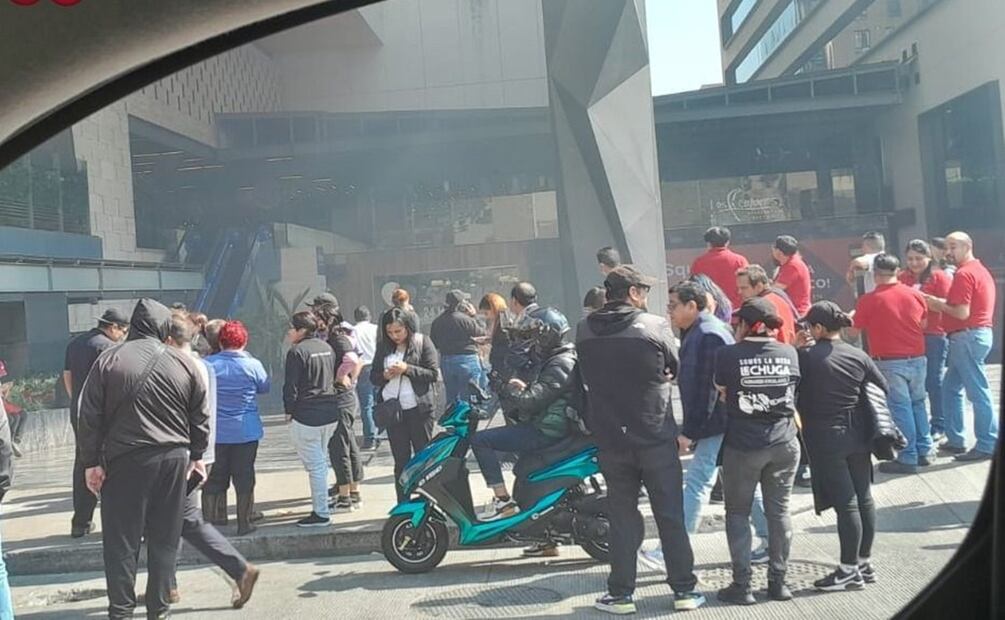 Conato de incendio en Plaza Miyana en alcaldía Miguel Hidalgo provoca evacuación masiva; no hay heridos. Foto: Especial