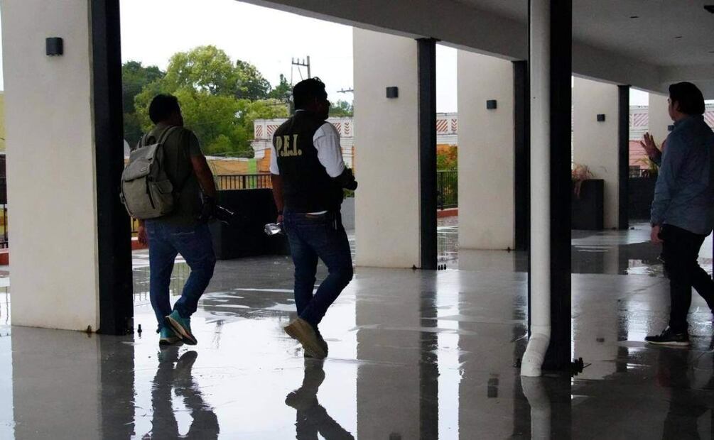 Elementos de seguridad analizan deterioro del mercado de Tekax en Yucatán (02/07/2025). Foto: Especial
