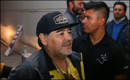 Maradona seguirá como DT de Dorados 