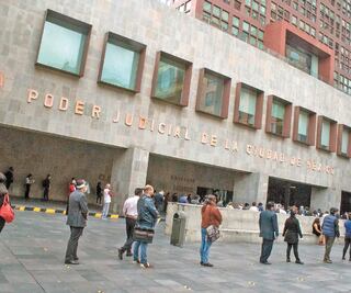 Tribunales reinician actividades con largas filas