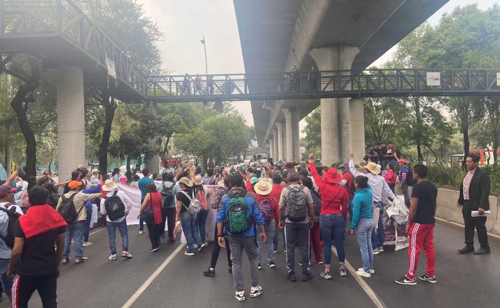 Los agremiados a la CNTE marcharon desde la zona centro de la capital para dirigirse rumbo a las oficinas centrales del INE. Foto: Juan Carlos Williams. EL UNIVERSAL