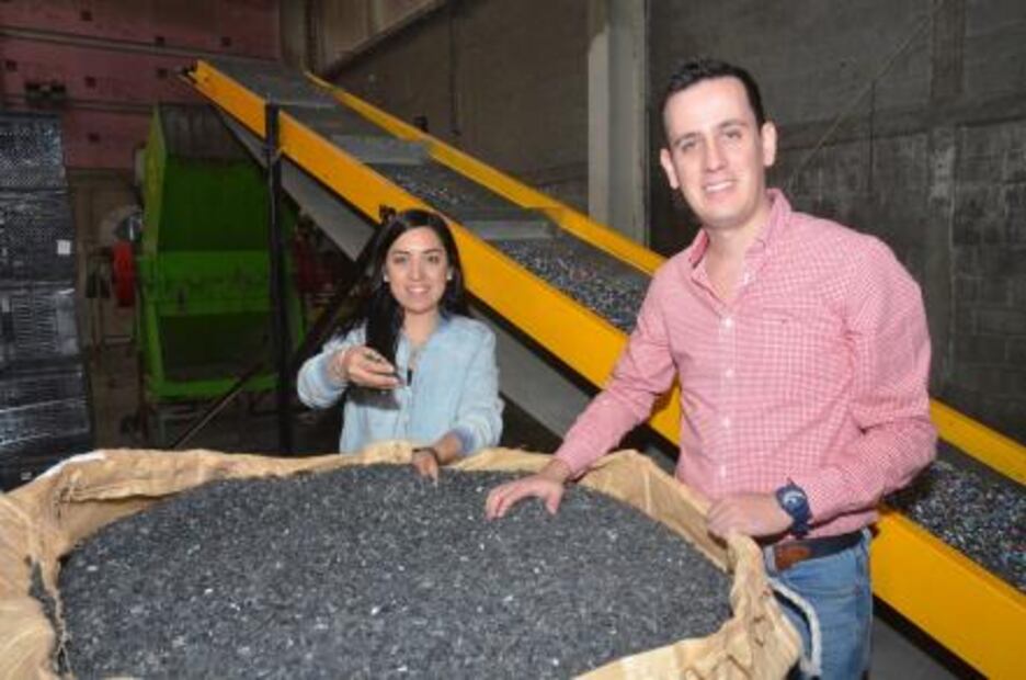 Reciclan plástico y dan trabajo a pepenadores