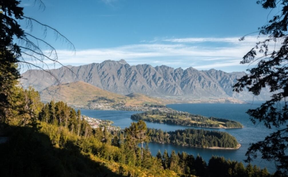 Nueva Zelanda va contra turistas que usan sus paisajes como baño