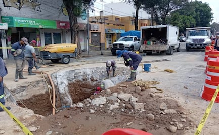 Atienden socavón y fuga de agua en Calzada de los Misterios; trabajos afectan la circulación en la GAM