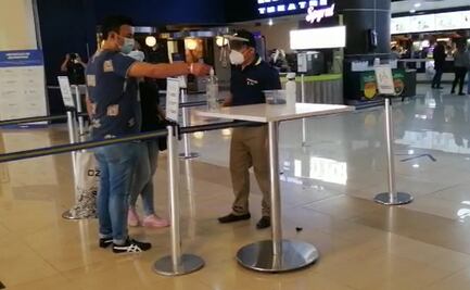 Cines reabren sin la magia de preparar tu hot dog