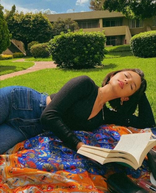 Ángela Aguilar confirma que es la reina de los jeans de cintura alta