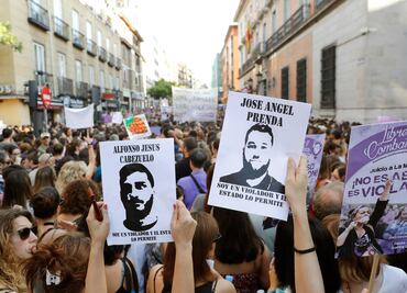 Justicia de España rebaja la pena a un condenado del caso La Manada, una violación grupal en fiestas de San Fermín