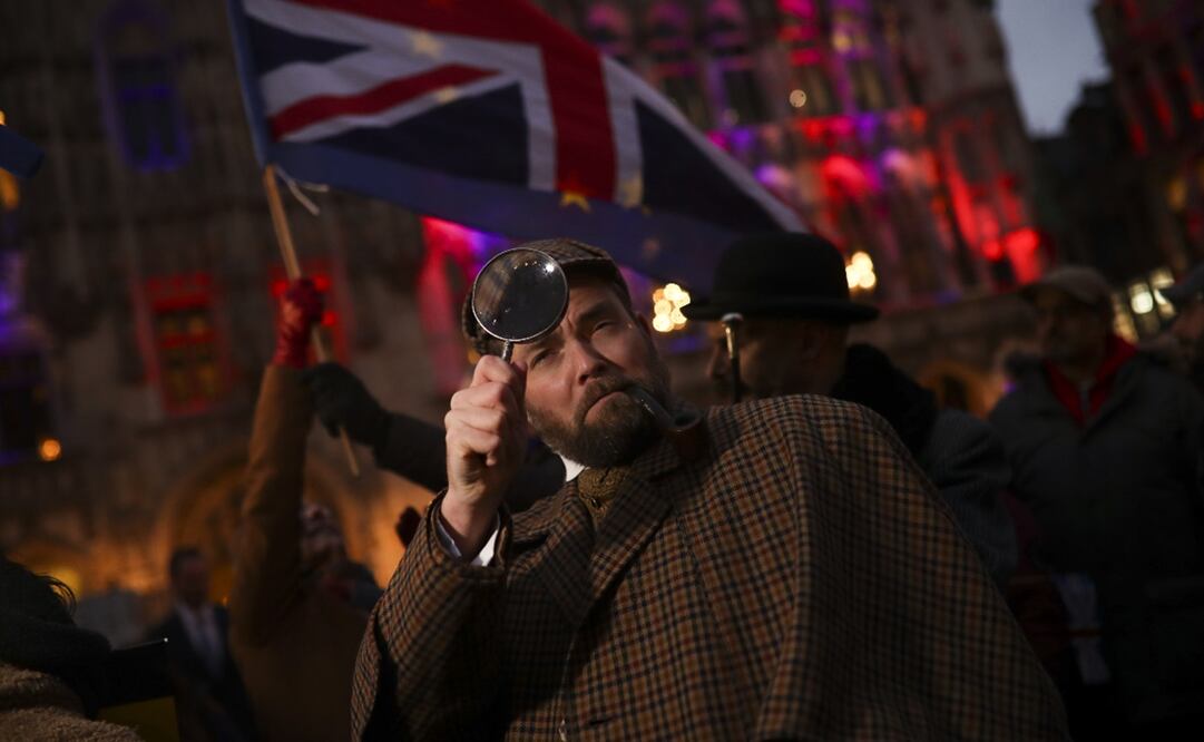 Imagen ilustrativa de un hombre caracterizado de Sherlock Holmes : AP/Francisco Seco/ Archivo El Universal