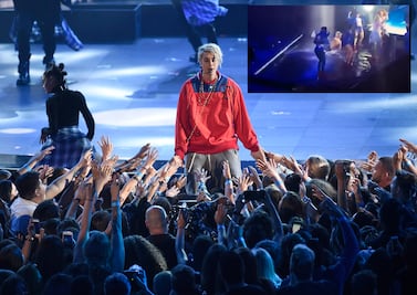 Justin Bieber resbala en concierto